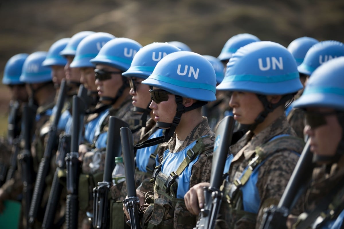 united nations soldiers in a row with blue helmets